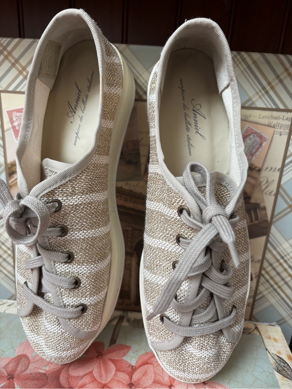 Anniel Soft Gold Metallic Striped Jute Woven Lace Up Flat Shoes. Size 9